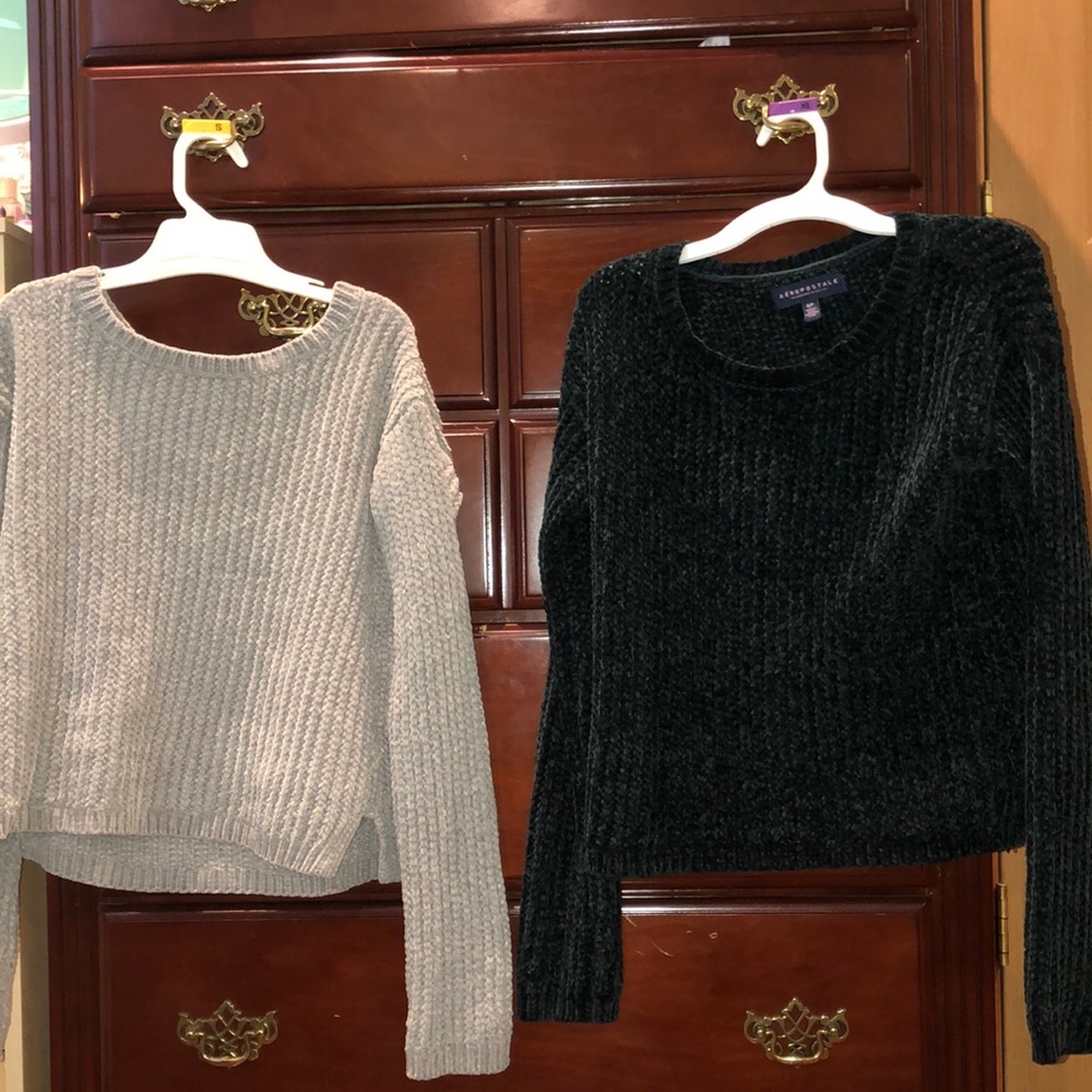 2 Aeropostale Sweater